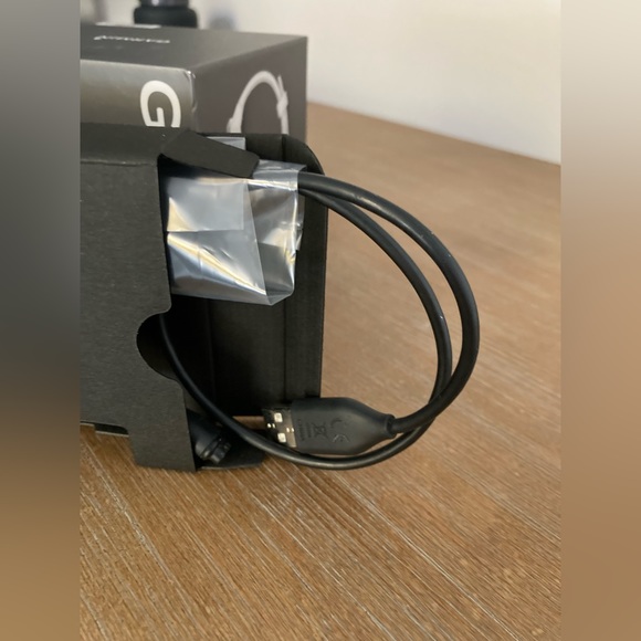 Garmin Vivoactive 3 Smart GPS Watch in white. - Picture 5 of 6